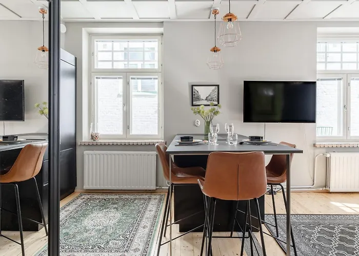 Huoneisto Unique Renovated With Perfect Location *